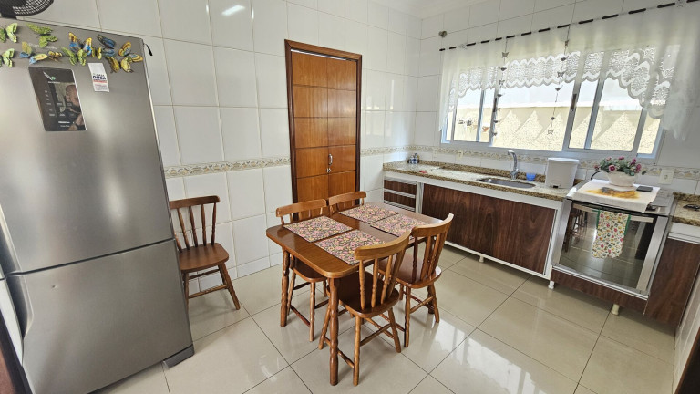 Imagem Sobrado com 5 Quartos à Venda, 202 m² em Botujuru - Mogi Das Cruzes Imagem Sobrado com 5 Quartos à Venda, 202 m² em Botujuru - Mogi Das Cruzes