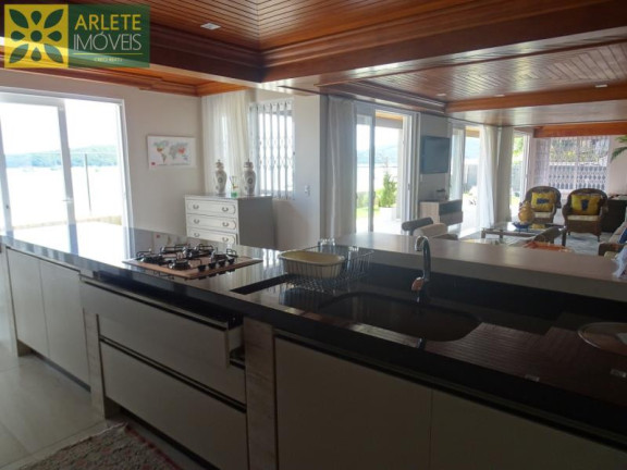 Imagem Casa com 6 Quartos à Venda, 610 m² em Centro - Porto Belo Imagem Casa com 6 Quartos à Venda, 610 m² em Centro - Porto Belo