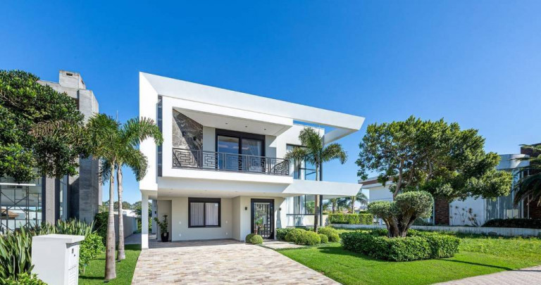 Imagem Casa de Condomínio com 5 Quartos à Venda, 210 m² em Santo Antonio - Capão Da Canoa