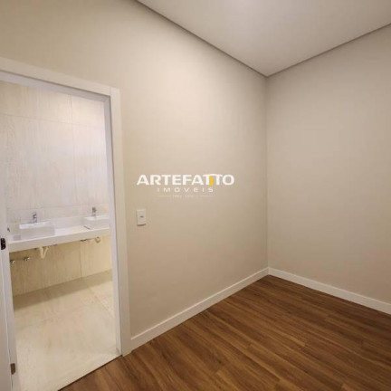 Imagem Casa com 4 Quartos à Venda, 244 m²