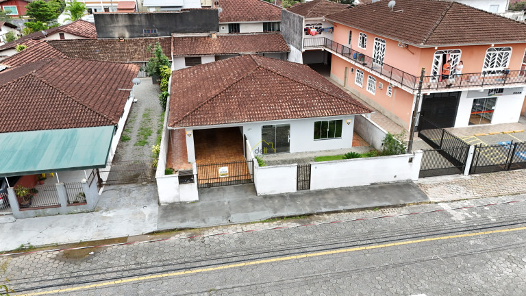 Imagem Casa com 3 Quartos à Venda, 183 m² em Iririú - Joinville Imagem Casa com 3 Quartos à Venda, 183 m² em Iririú - Joinville