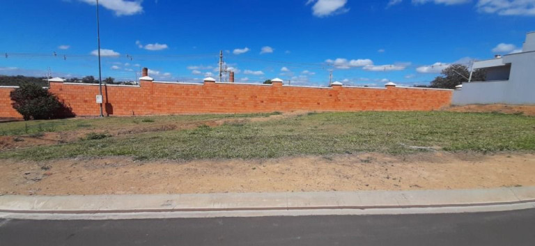 Terreno à Venda, 258 m² em Condomínio Village Moutonnée - Salto