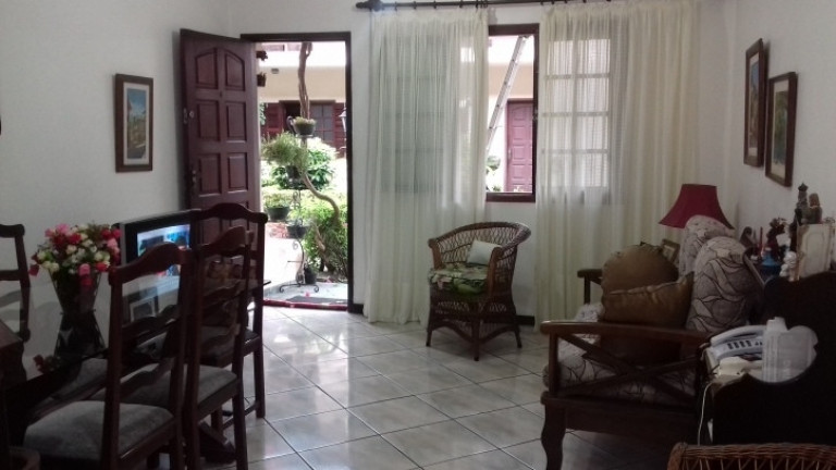 Casa de Condomínio com 2 Quartos à Venda,  em Jardim Flamboyant - Cabo Frio