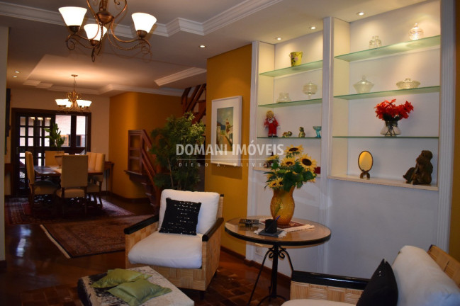 Imagem Imóvel com 4 Quartos à Venda, 300 m² em Região De Capivari - Campos Do Jordão Imagem Imóvel com 4 Quartos à Venda, 300 m² em Região De Capivari - Campos Do Jordão