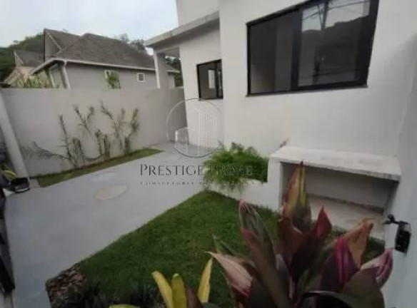 Casa com 2 Quartos à Venda, 56 m²