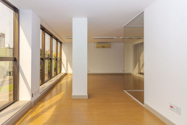 Imagem Imóvel à Venda, 67 m² em Rio Branco - Porto Alegre Imagem Imóvel à Venda, 67 m² em Rio Branco - Porto Alegre