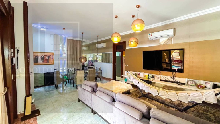 Imagem Casa com 7 Quartos à Venda, 370 m² Imagem Casa com 7 Quartos à Venda, 370 m²