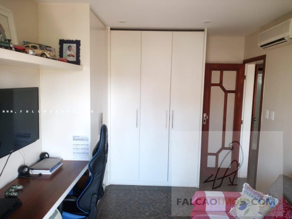 Imagem Apartamento com 4 Quartos à Venda, 150 m²