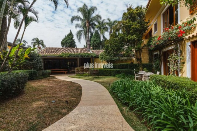 Casa com 5 Quartos à Venda, 690 m² em Jardim Guedala - São Paulo