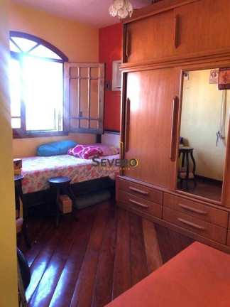 Imagem Casa com 5 Quartos à Venda, 300 m² em Centro - São Gonçalo Imagem Casa com 5 Quartos à Venda, 300 m² em Centro - São Gonçalo