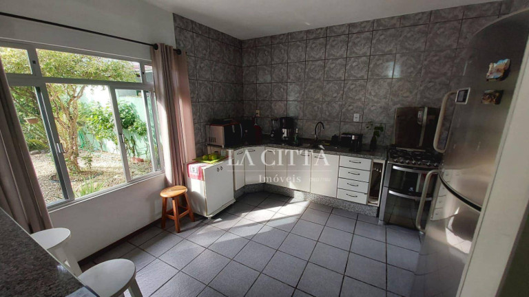 Imagem Sobrado com 5 Quartos à Venda, 350 m² em São Judas - Itajaí Imagem Sobrado com 5 Quartos à Venda, 350 m² em São Judas - Itajaí