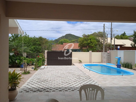 Imagem Sobrado com 4 Quartos para Temporada, em Canto Grande - Bombinhas Imagem Sobrado com 4 Quartos para Temporada, em Canto Grande - Bombinhas