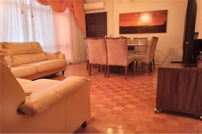 Imagem Imóvel com 3 Quartos à Venda, em Petrópolis - Porto Alegre Imagem Imóvel com 3 Quartos à Venda, em Petrópolis - Porto Alegre