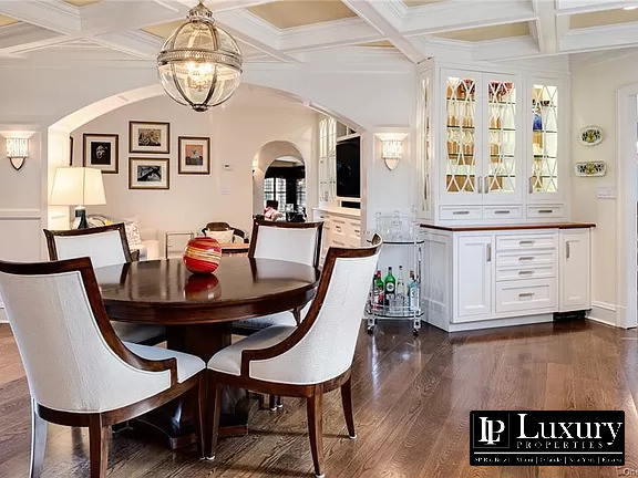 Imagem Casa com 5 Quartos à Venda,  em Bronxville - New York City