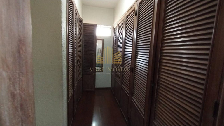 Imagem Casa com 5 Quartos à Venda, 380 m²