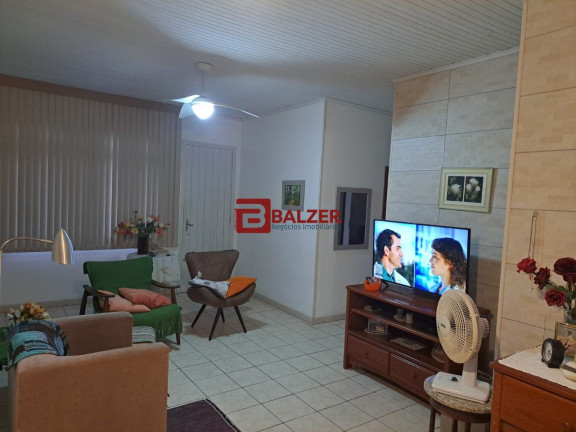 Imagem Casa com 8 Quartos à Venda, 410 m² em Agronômica - Florianópolis Imagem Casa com 8 Quartos à Venda, 410 m² em Agronômica - Florianópolis