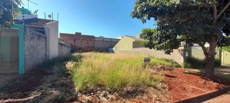 Terreno à Venda, 300 m² em Jardim Interlagos - Arapongas