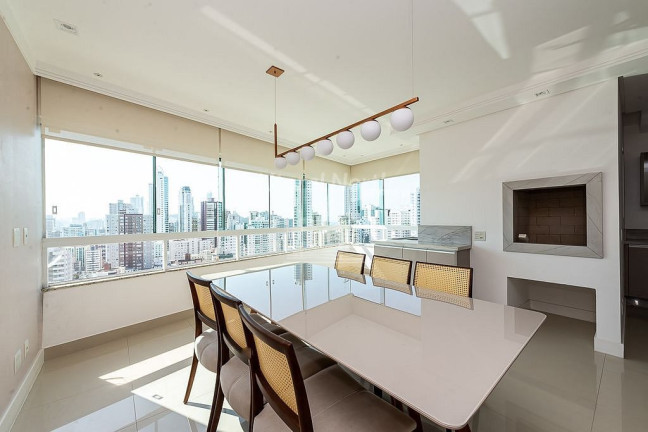Imagem Apartamento com 3 Quartos à Venda, 130 m² em Centro - Balneário Camboriú Imagem Apartamento com 3 Quartos à Venda, 130 m² em Centro - Balneário Camboriú
