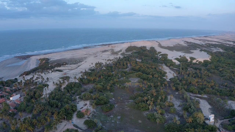 Imagem Terreno à Venda, 7 m² em Praia De Curimãs - Barroquinha Imagem Terreno à Venda, 7 m² em Praia De Curimãs - Barroquinha