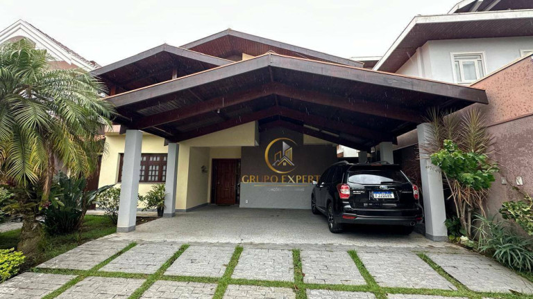 Sobrado com 4 Quartos à Venda, 300 m² em Jardim Das Colinas - São José Dos Campos