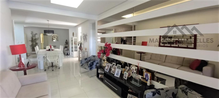 Imagem Casa com 8 Quartos à Venda, 500 m² em Centro - Fortaleza Imagem Casa com 8 Quartos à Venda, 500 m² em Centro - Fortaleza