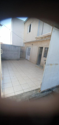 Casa com 1 Quarto para Alugar, 120 m²