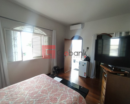 Imagem Casa com 3 Quartos à Venda, 250 m² em Centro - Montes Claros