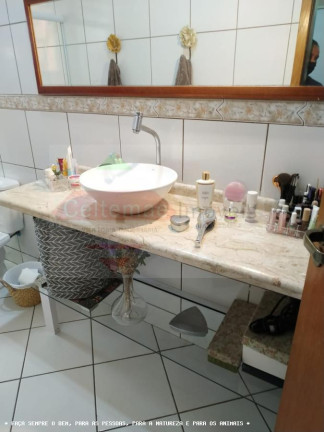 Imagem Casa com 4 Quartos à Venda, 220 m² em Parque São Jorge - Taubaté