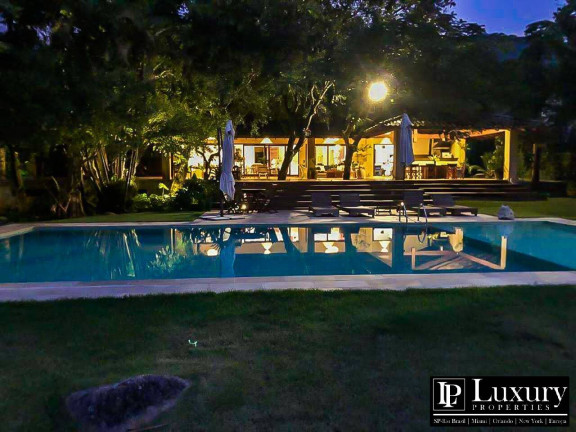 Imagem Casa com 7 Quartos à Venda, em Feiticeira - Ilhabela Imagem Casa com 7 Quartos à Venda, em Feiticeira - Ilhabela