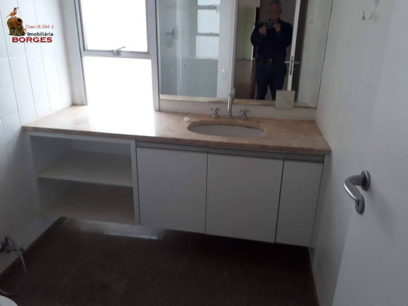 Imagem Apartamento com 3 Quartos à Venda, 145 m² em Vila Nova Conceição - São Paulo Imagem Apartamento com 3 Quartos à Venda, 145 m² em Vila Nova Conceição - São Paulo