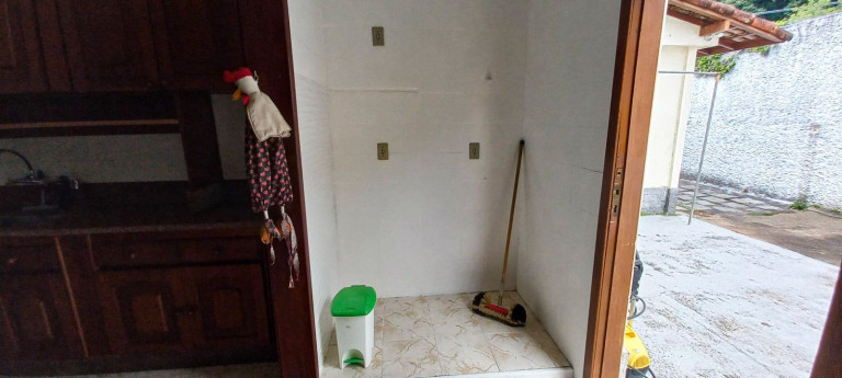 Imagem Casa com 3 Quartos à Venda, 164 m² em Taumaturgo - Teresópolis