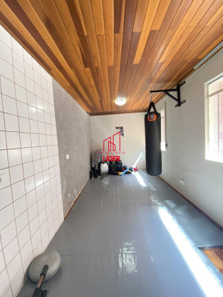 Imagem Casa com 3 Quartos à Venda, 181 m² em São Lourenço - Curitiba Imagem Casa com 3 Quartos à Venda, 181 m² em São Lourenço - Curitiba