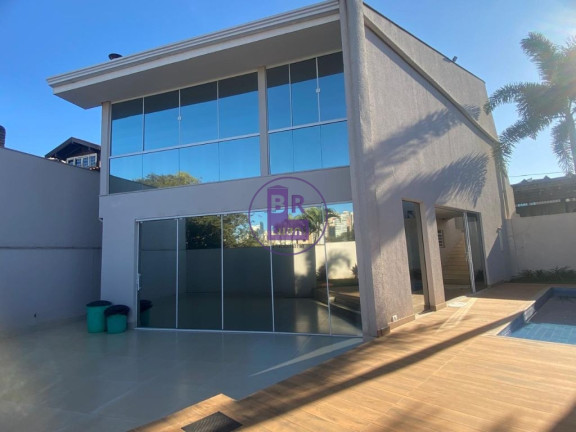 Sobrado com 3 Quartos à Venda, 614 m² em Quebec - Londrina