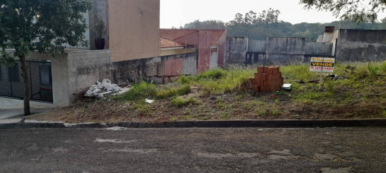 Terreno à Venda, 300 m² em Vila Nova - Arapongas