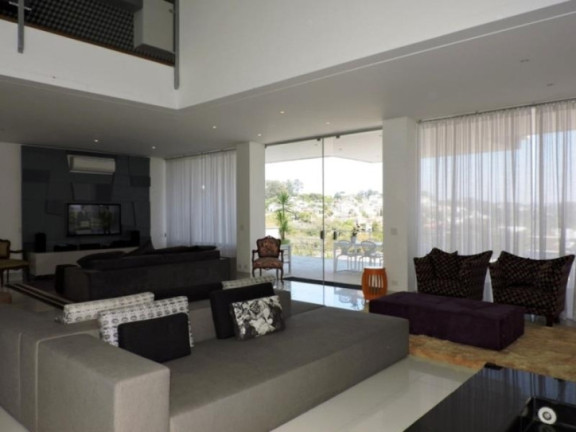 Imagem Casa com 4 Quartos à Venda, 613 m² em Golf Village - Carapicuíba Imagem Casa com 4 Quartos à Venda, 613 m² em Golf Village - Carapicuíba
