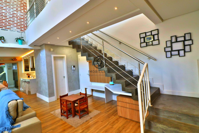 Imagem Casa com 3 Quartos à Venda, 450 m² em Alto Petrópolis - Porto Alegre Imagem Casa com 3 Quartos à Venda, 450 m² em Alto Petrópolis - Porto Alegre