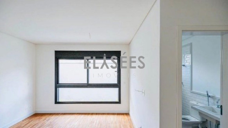 Imagem Casa com 3 Quartos à Venda, 272 m² em Moema - São Paulo Imagem Casa com 3 Quartos à Venda, 272 m² em Moema - São Paulo