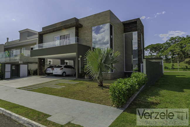 Casa com 4 Quartos à Venda, 437 m² em Santa Regina - Camboriú