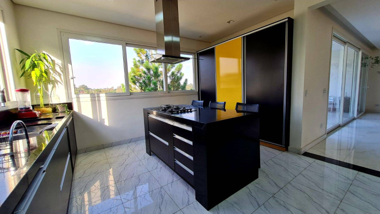 Imagem Casa com 5 Quartos à Venda, em Granja Viana - Carapicuíba Imagem Casa com 5 Quartos à Venda, em Granja Viana - Carapicuíba