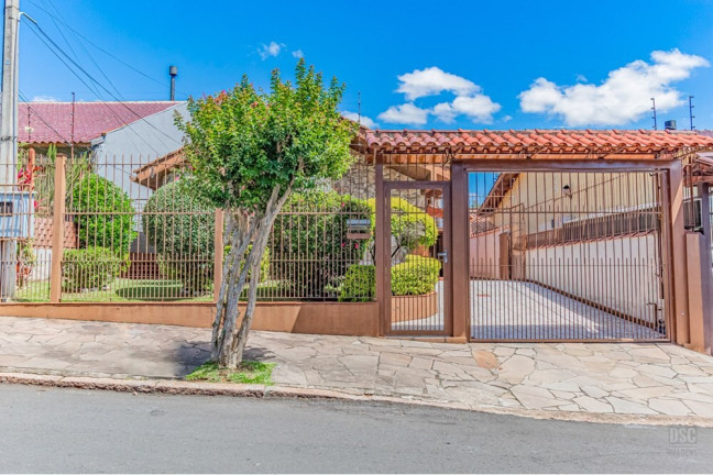 Imagem Casa com 5 Quartos à Venda, 131 m² em Cavalhada - Porto Alegre