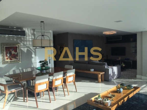 Apartamento com 3 Quartos à Venda, 188 m² em Centro - Joinville