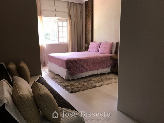 Imagem Casa com 8 Quartos à Venda, 1.998 m² em Granja Viana - Carapicuiba Imagem Casa com 8 Quartos à Venda, 1.998 m² em Granja Viana - Carapicuiba