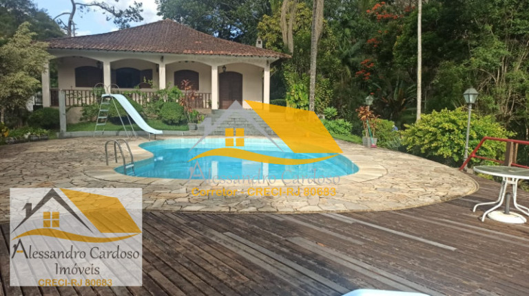 Imagem Casa com 3 Quartos à Venda, 300 m²