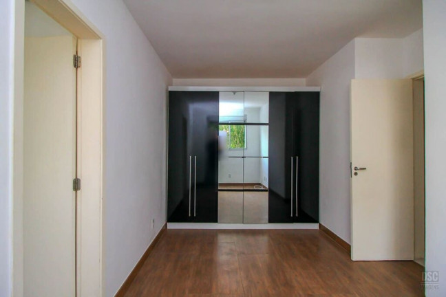 Imagem Imóvel com 2 Quartos à Venda, 52 m² em Cristal - Porto Alegre Imagem Imóvel com 2 Quartos à Venda, 52 m² em Cristal - Porto Alegre