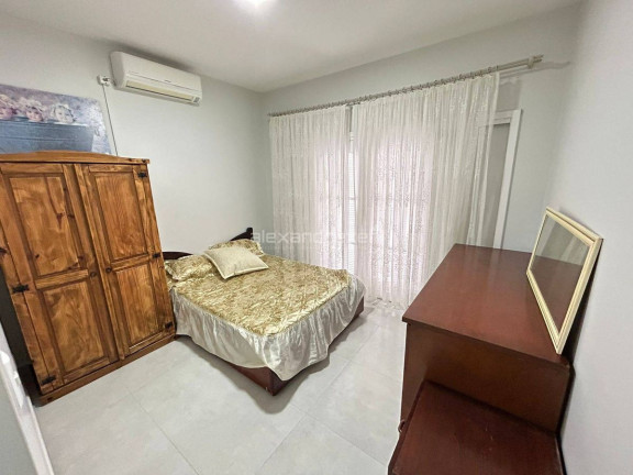 Imagem Sobrado com 3 Quartos para Temporada, em Bombas - Bombinhas Imagem Sobrado com 3 Quartos para Temporada, em Bombas - Bombinhas