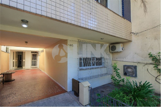 Imagem Apartamento com 4 Quartos à Venda, 130 m² em Bela Vista - Porto Alegre Imagem Apartamento com 4 Quartos à Venda, 130 m² em Bela Vista - Porto Alegre
