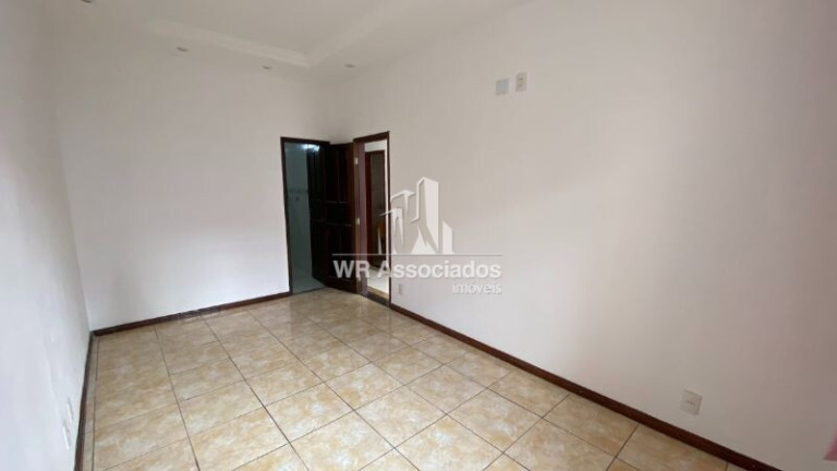 Imagem Casa com 4 Quartos à Venda, 480 m²