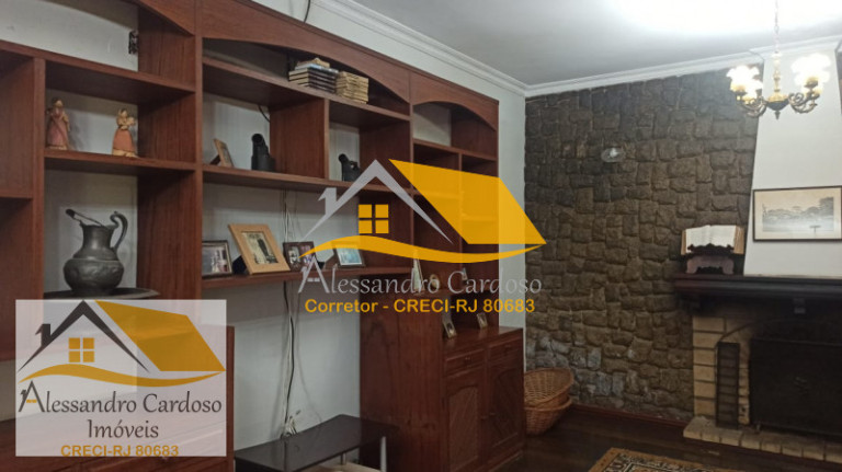 Imagem Casa com 3 Quartos à Venda, 300 m²