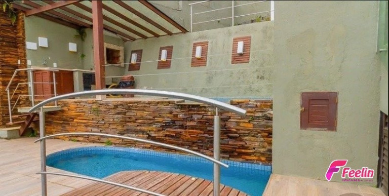 Imagem Casa com 4 Quartos à Venda, 184 m² em Agronômica - Florianópolis
