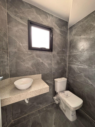 Imagem Casa com 3 Quartos à Venda, 162 m² em Uberaba - Curitiba